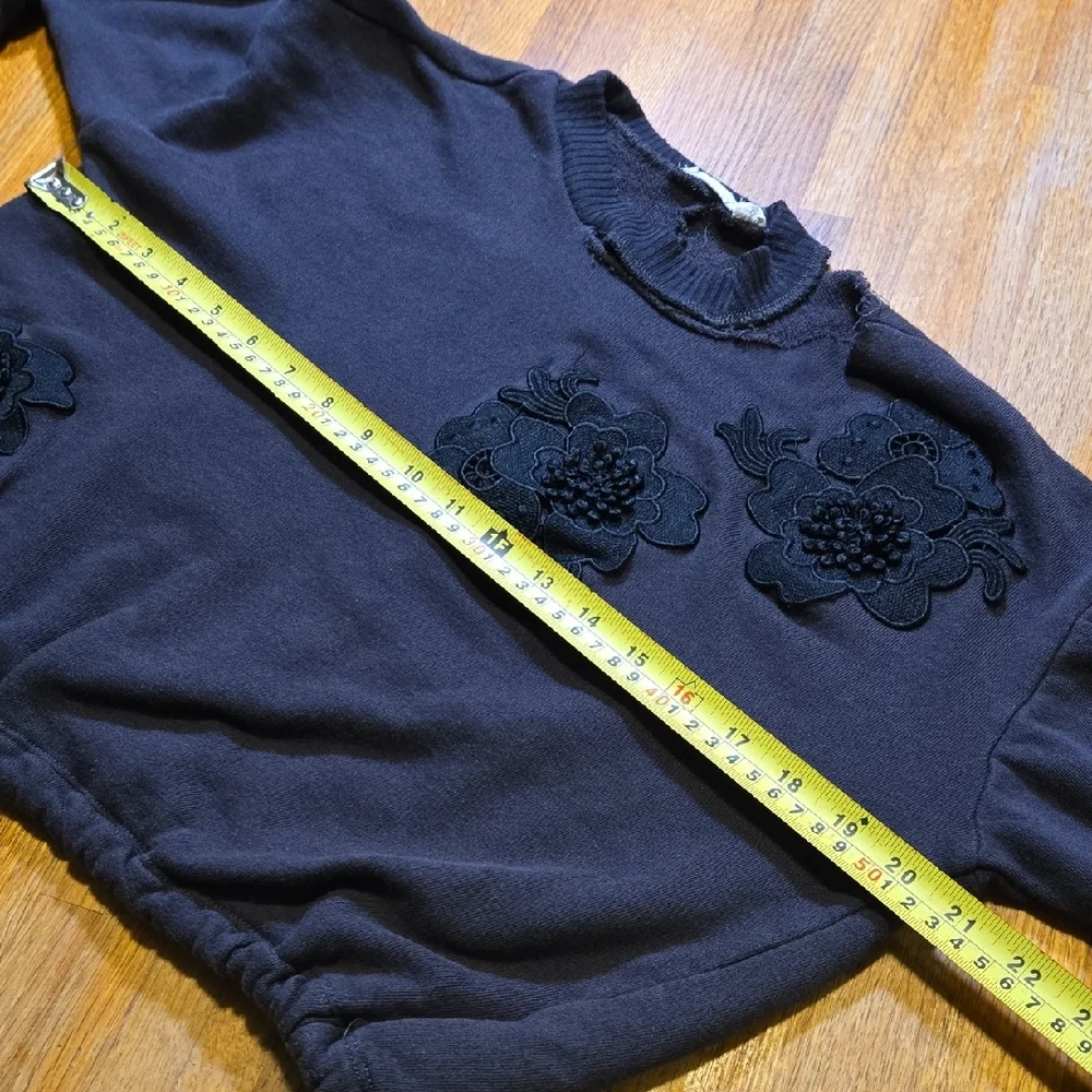 Chloe & Katie Women‎ Small Black Floral Crew Neck Cropped Drawstring Hem Sweater